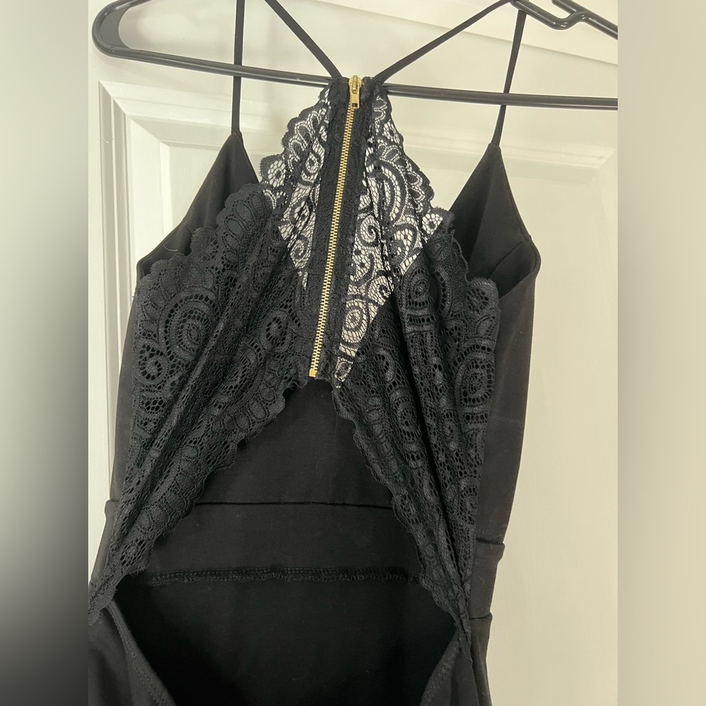 Black Lulus MIDI dress. Size small.